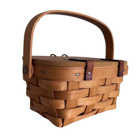 Vintage 1991 Longaberger Basket with Lid & Handle – Signed - Picture 2 of 12